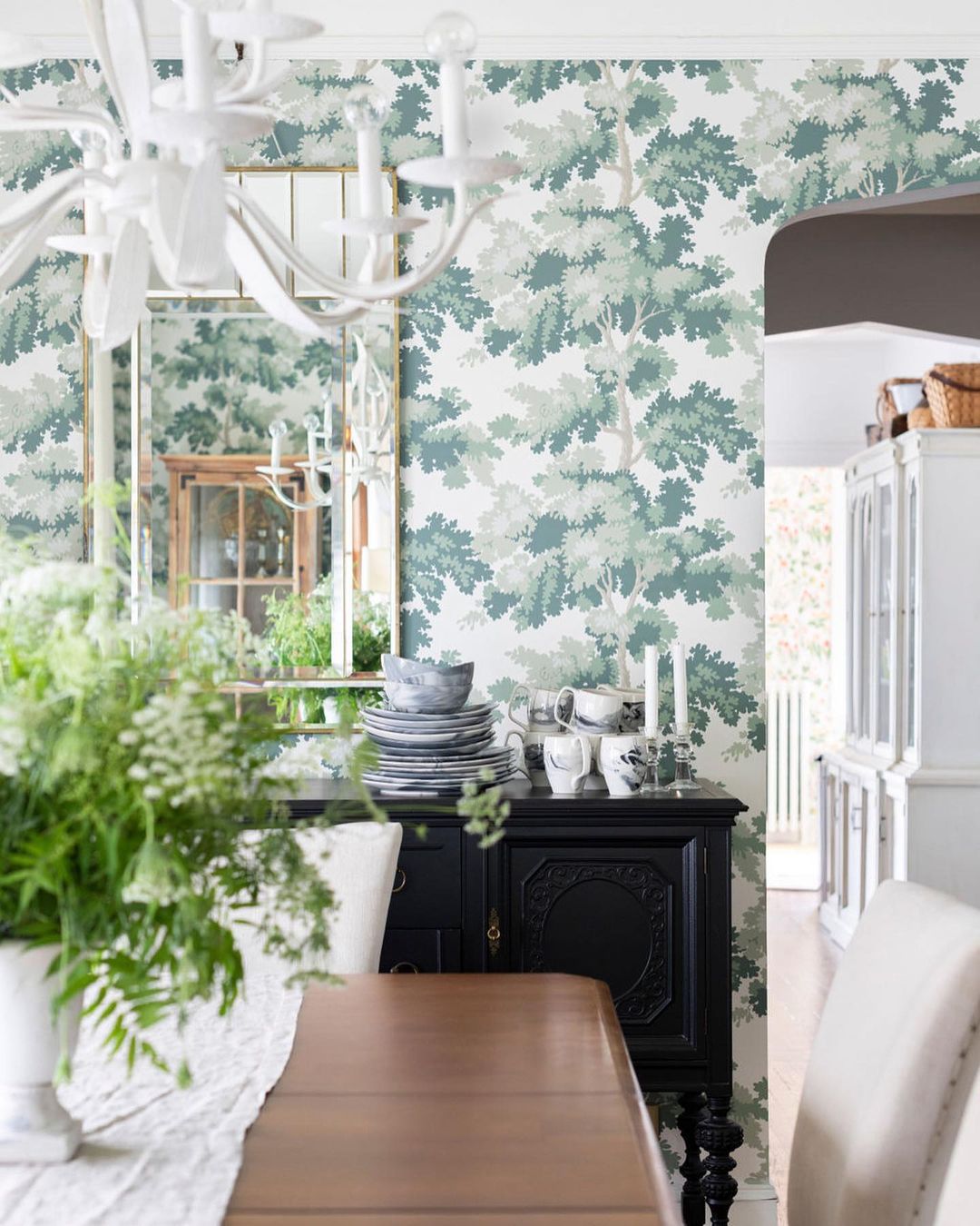 WHAT TO LOOK FOR WHEN YOU'RE LOOKING FOR AN INTERIOR DESIGNER