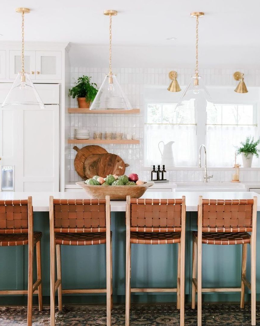 HOW TO INCORPORATE LEATHER INTO YOUR HOME