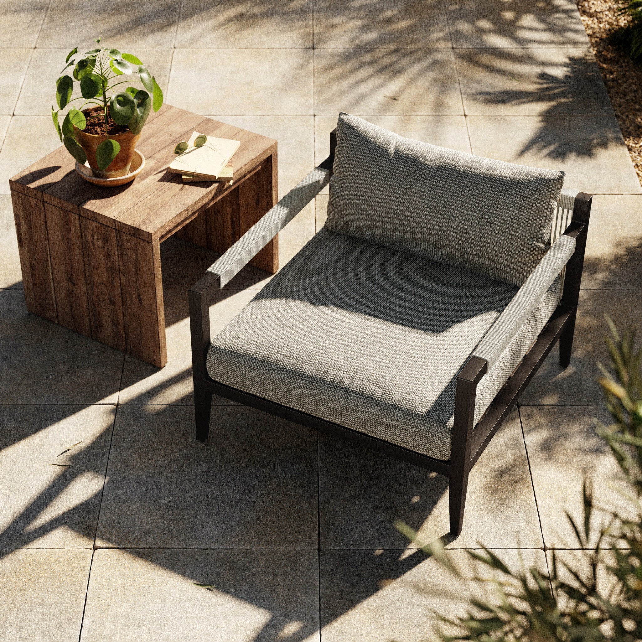 Shop furniture and discover room and home design services in the Des Moines area. MegMade designs has been featured in HGTV television for their granny chic cabin home design style. Visit the MegMade store in the Naperville - Chicago area.