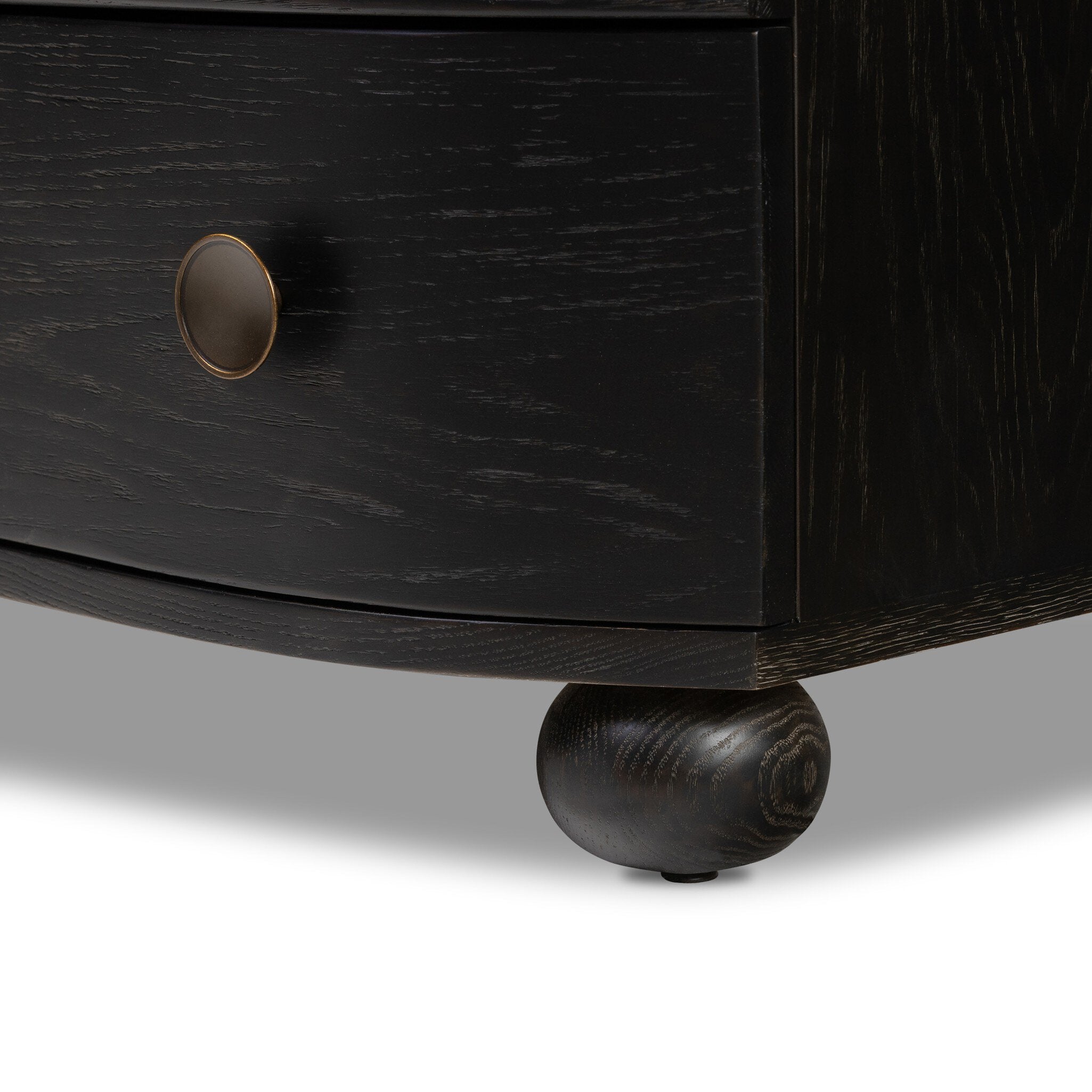 Shop lighting and discover remodeling services in the Minneapolis area. MegMade designs has been featured in Better Home and Gardens for their lacquered farmhouse living room home design style. Visit the MegMade store in the Lincoln Park - Chicago area.