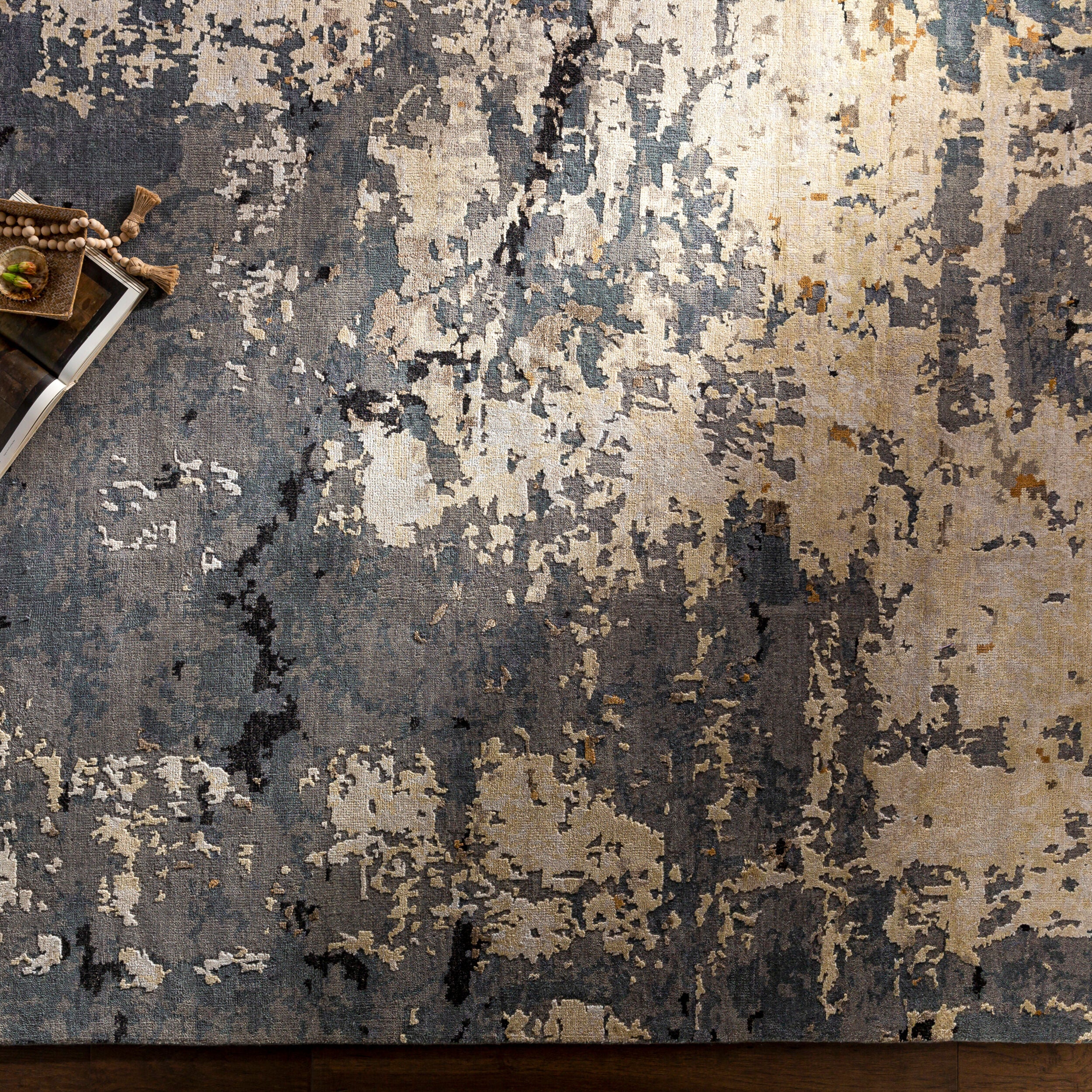 Shop buffets and discover new construction services in the Lincoln Park area. MegMade designs has been featured in Better Home and Gardens for their eclectic farmhouse living room home design style. Visit the MegMade store in the River North - Chicago area.
