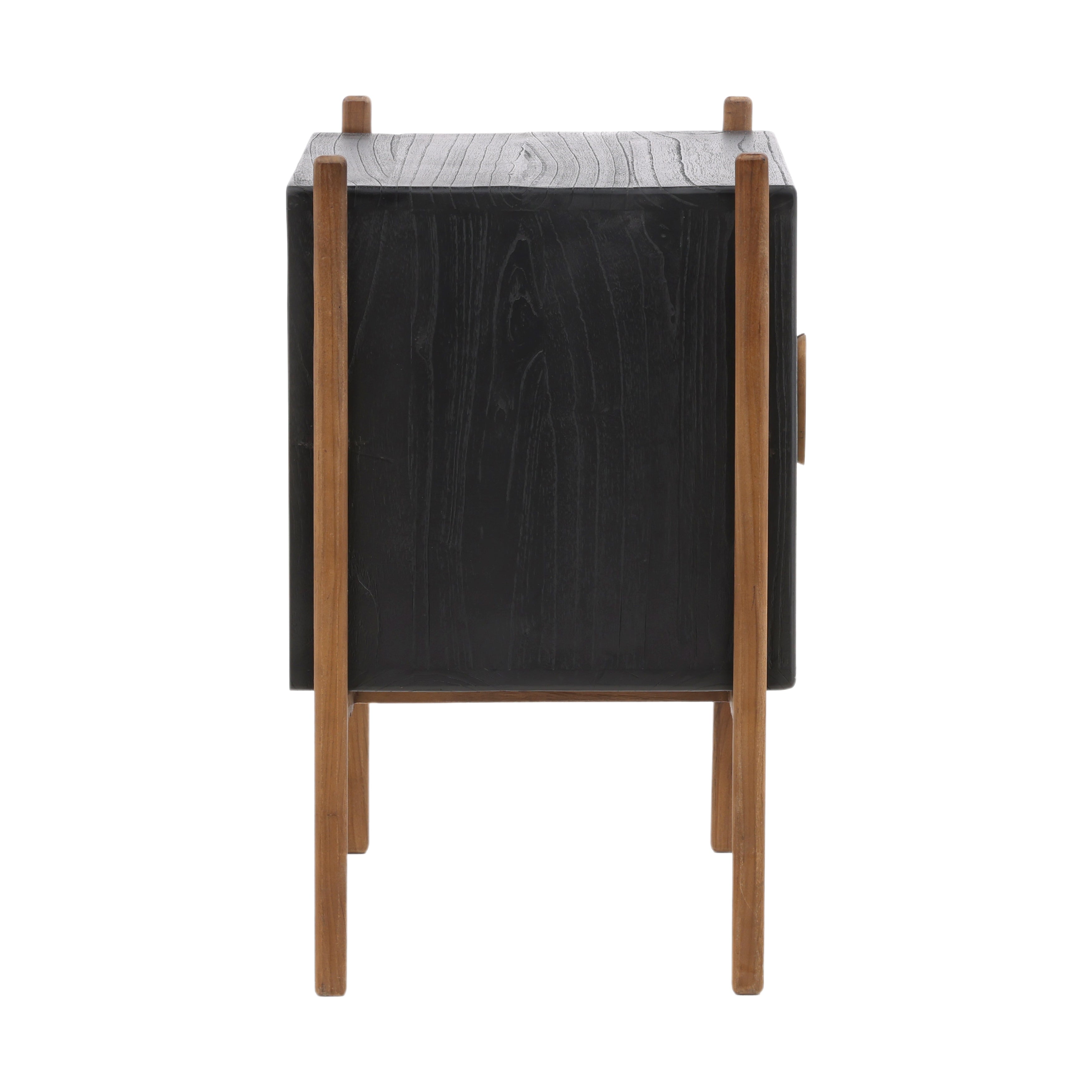 Shop cabinets and discover interior design services in the Des Moines area. MegMade designs has been featured in HGTV television for their transitional cape cod home design style. Visit the MegMade store in the St. John - Chicago area.