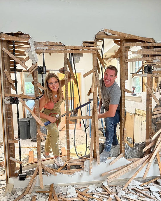 MEG & JOE'S TOP 10 TIPS YOU NEED TO KNOW WHEN WORKING WITH A CONTRACTOR