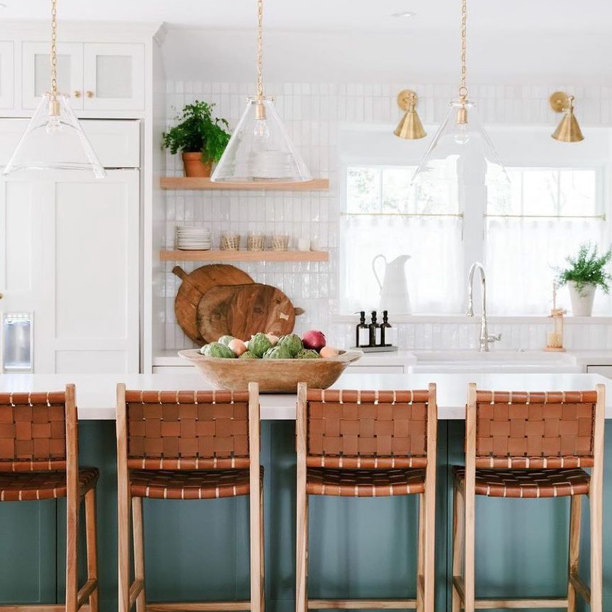 HOW TO INCORPORATE LEATHER INTO YOUR HOME
