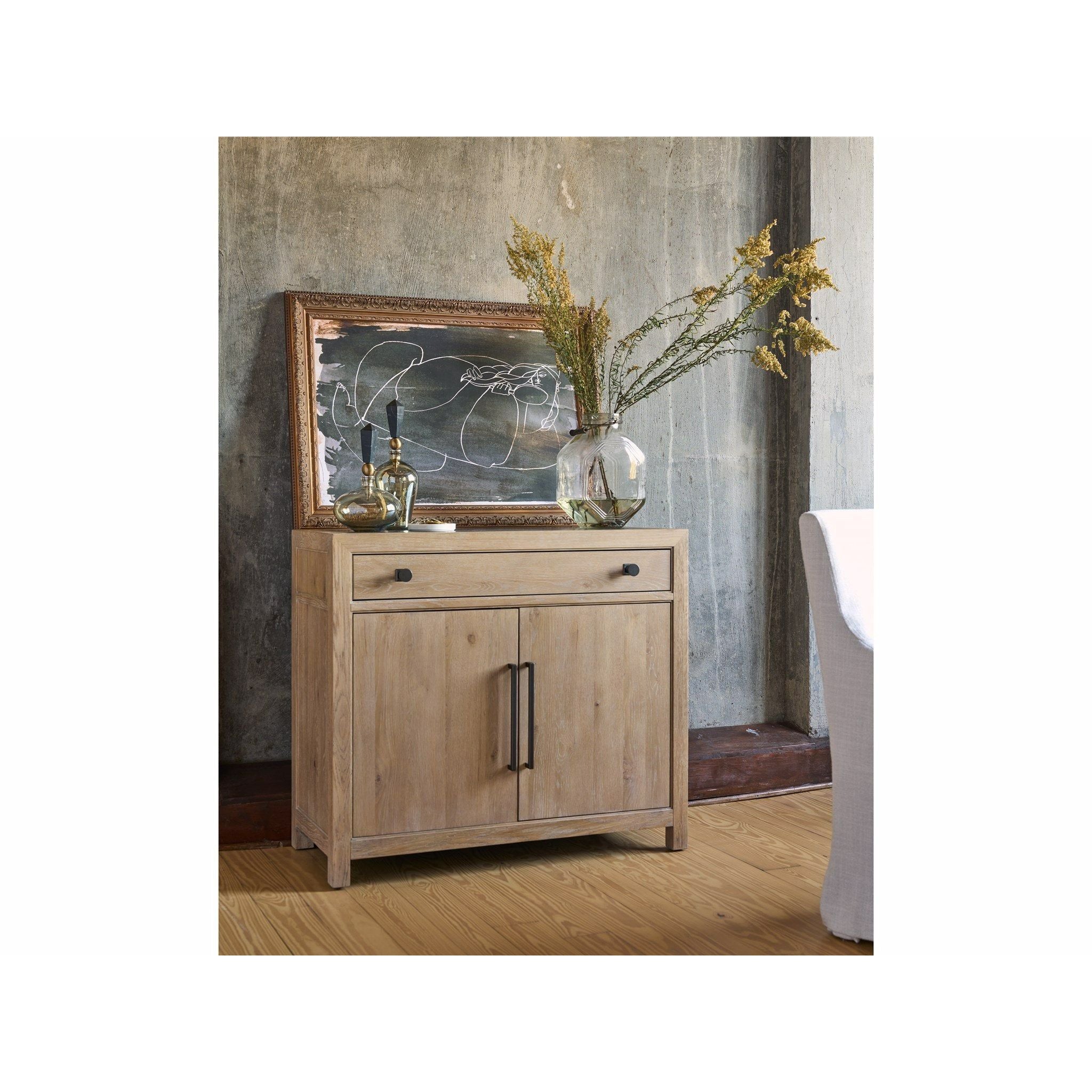 Shop sofas and discover remodeling services in the Washington DC area. MegMade designs has been featured in Midwest Living for their vintage painted furniture home design style. Visit the MegMade store in the Hinsdale - Chicago area.