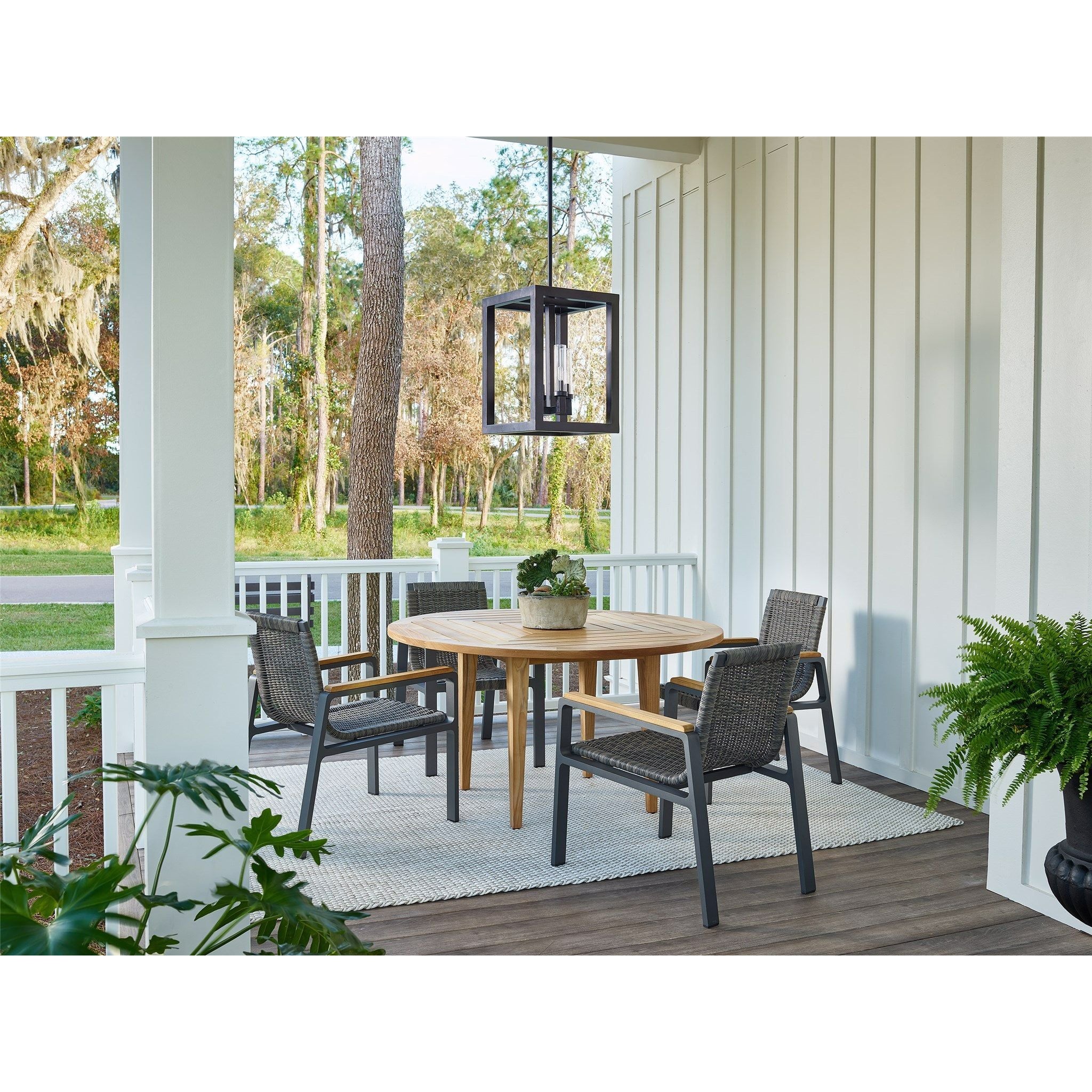 Shop lighting and discover new construction services in the Los Angeles area. MegMade designs has been featured in HGTV television for their optimistic bungalow home design style. Visit the MegMade store in the Lake Forest - Chicago area.