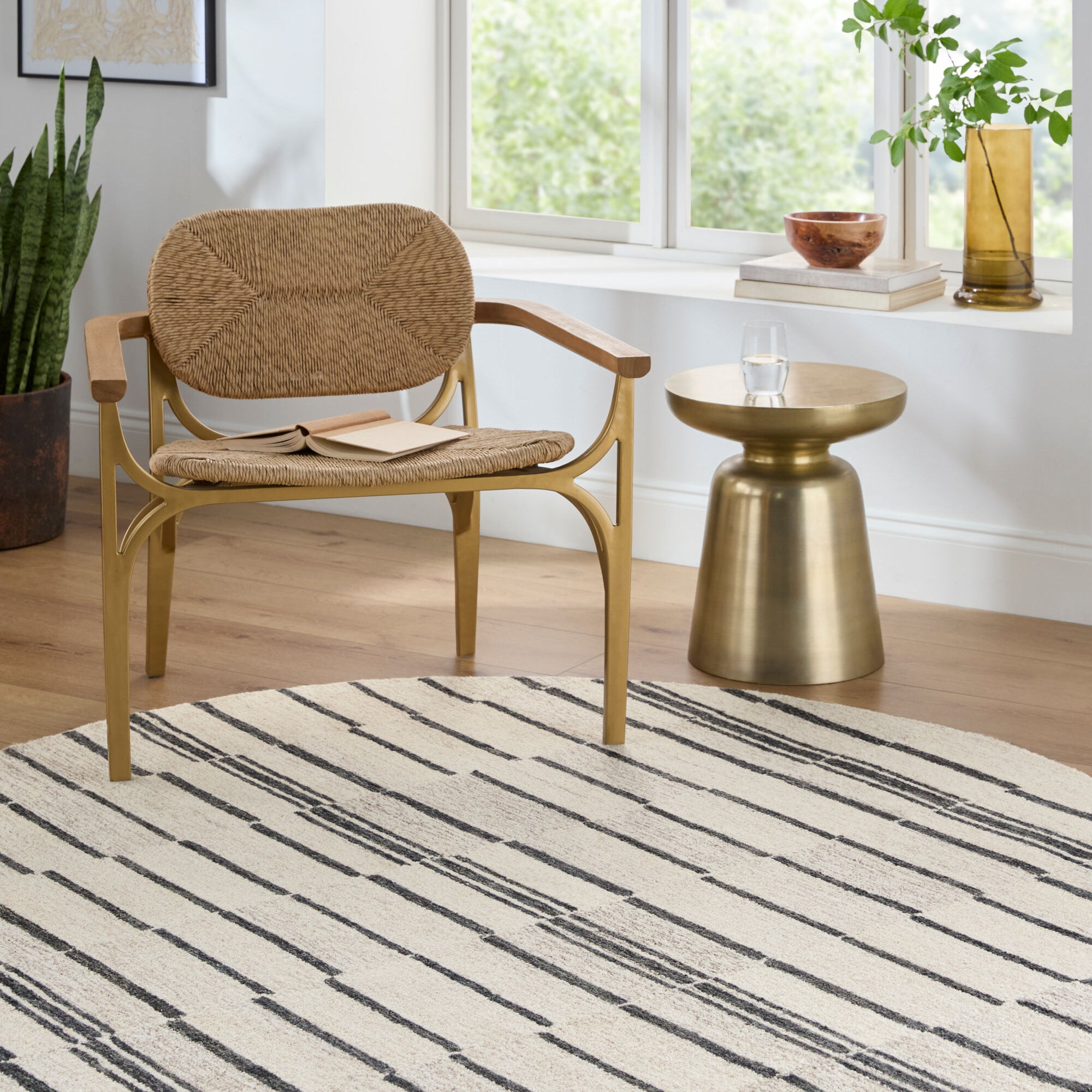 Shop chairs and discover furniture makeover services services in the Des Moines area. MegMade designs has been featured in DIY magazine for their modern traditional cottage home design style. Visit the MegMade store in the New Buffalo - Chicago area.