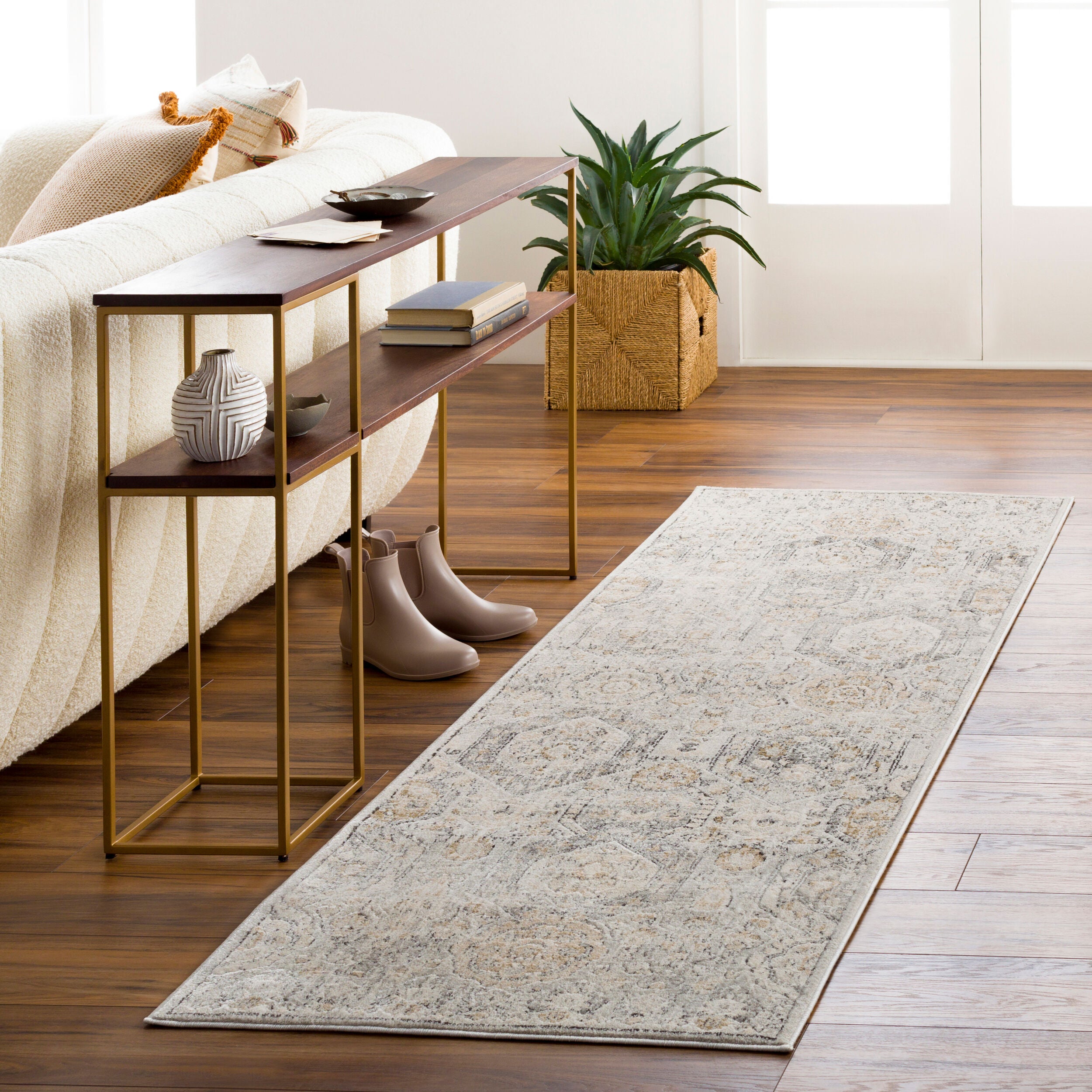 Shop sofas and discover room and home design services in the Des Moines area. MegMade designs has been featured in DIY magazine for their transitional cottage home design style. Visit the MegMade store in the Ravenswood - Chicago area.