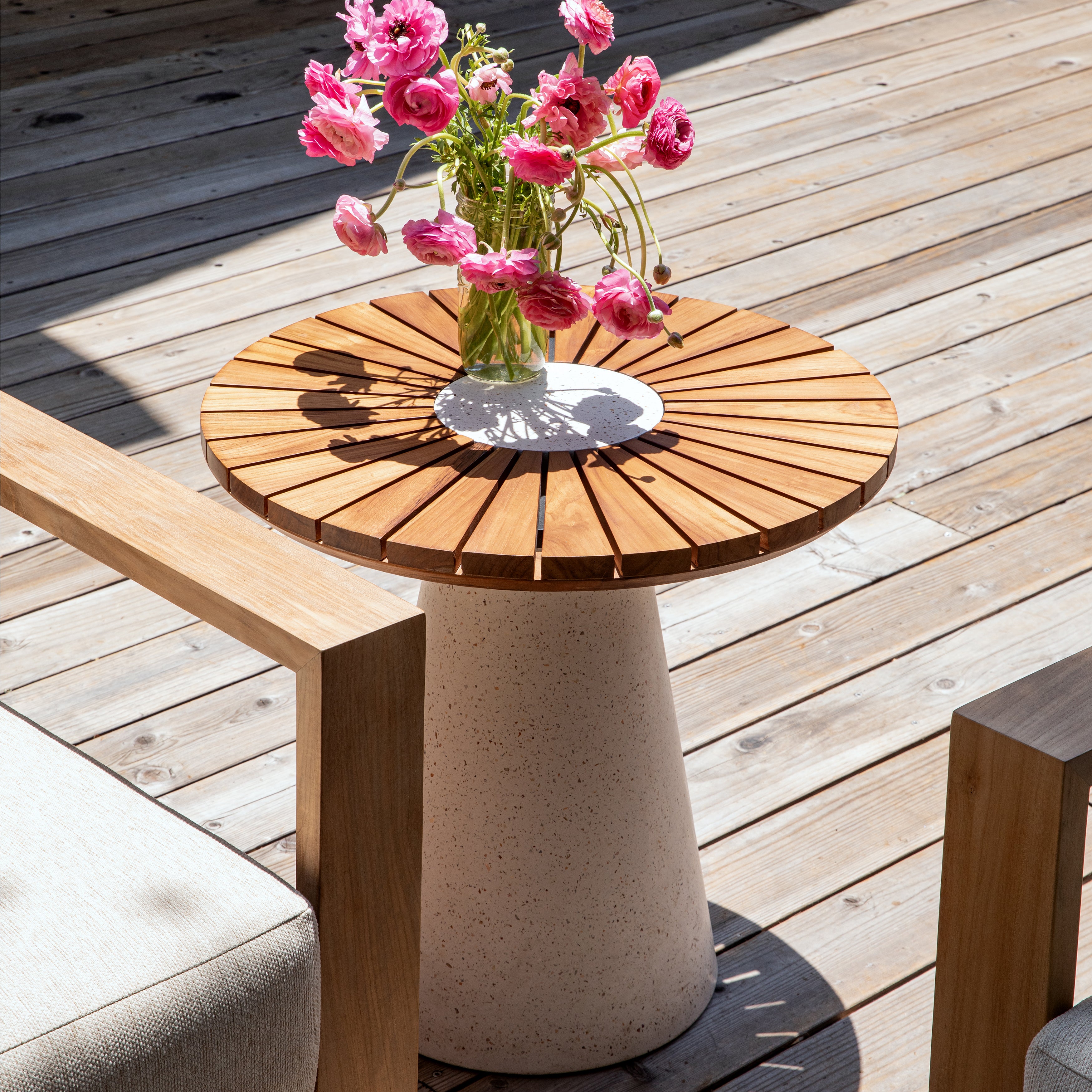 Shop chandeliers and discover refinishing services in the Seattle area. MegMade designs has been featured in Midwest Living for their minimalist victorian home design style. Visit the MegMade store in the Ogden Dunes - Chicago area.