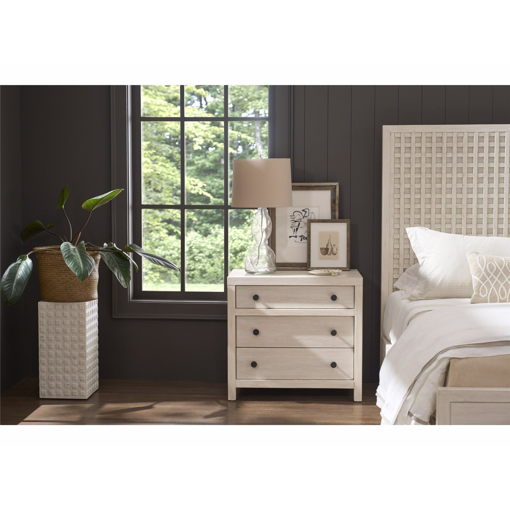 Shop credenzas and discover furniture makeover services services in the Lincoln Park area. MegMade designs has been featured in Architectural Digest for their granny chic craftsman home design style. Visit the MegMade store in the Winnetka - Chicago area.
