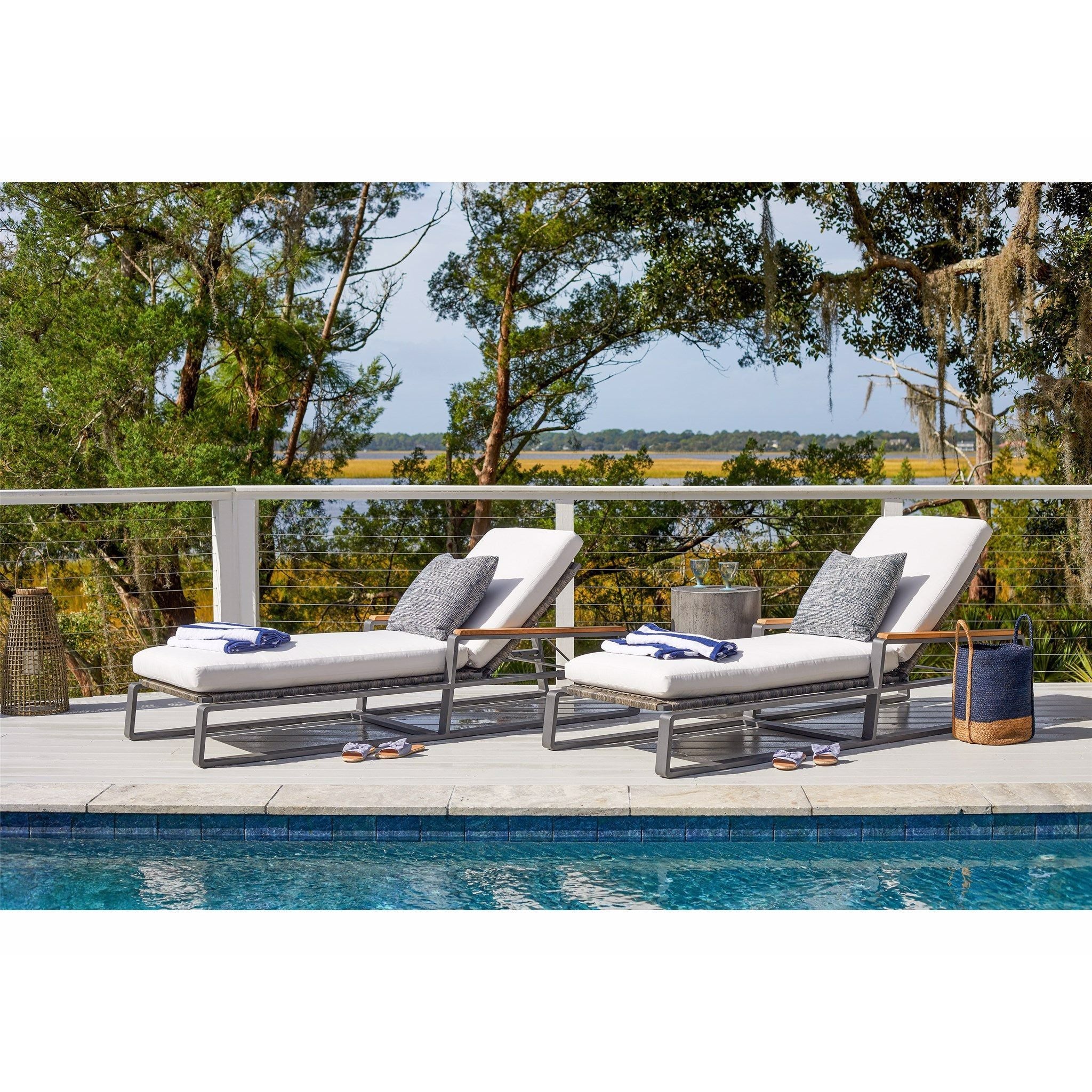 Shop sofas and discover new construction services in the San Francisco area. MegMade designs has been featured in Better Home and Gardens for their refinished bungalow home design style. Visit the MegMade store in the Gold Coast - Chicago area.