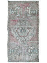 Load image into Gallery viewer, Hasad Rug 1&#39;5&quot;x2&#39;11&quot; #09034

